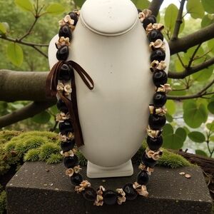 Vintage Hawaiian Black Kukui Nut & Shell Lei